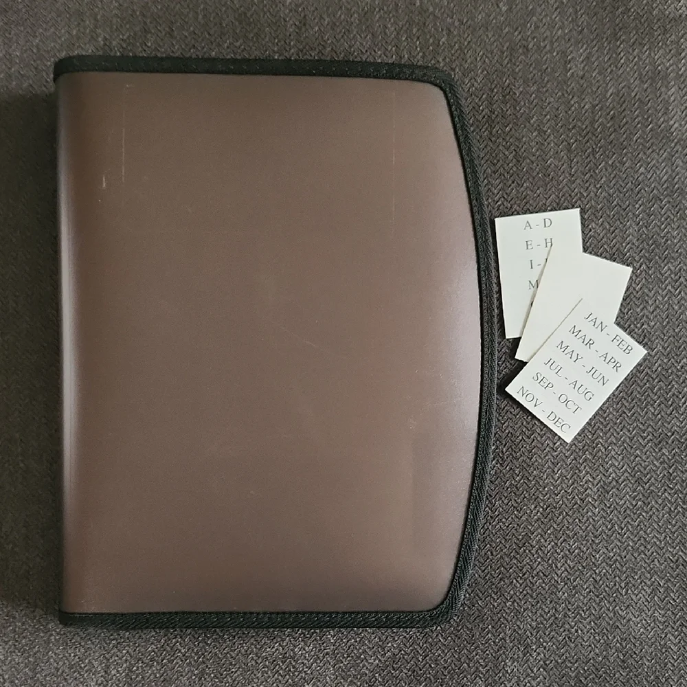 NWOT Globe-Weis Brown and black zippered file folder/folio w tabbed dividers OS - Picture 1 of 5